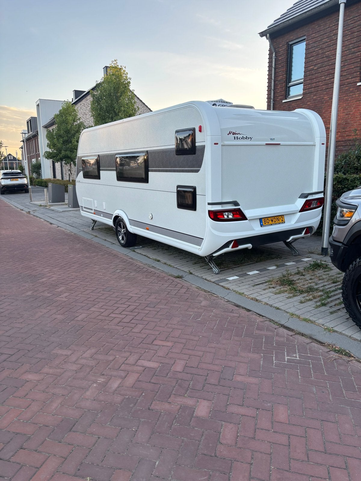 Hobby De Luxe 560 KMFE 2022 ruime gezinscaravan, Hobby, 7 tot 8 meter, Treinzit, Particulier