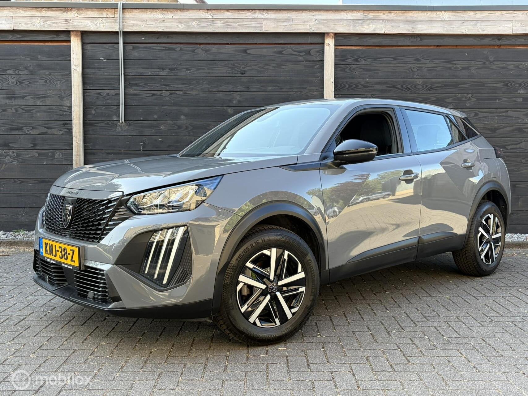 Peugeot 2008 Allure Facelift! Full map nav / carplay / camer, Auto's, Voorwielaandrijving, Dealer onderhouden, Stof, Gebruikt