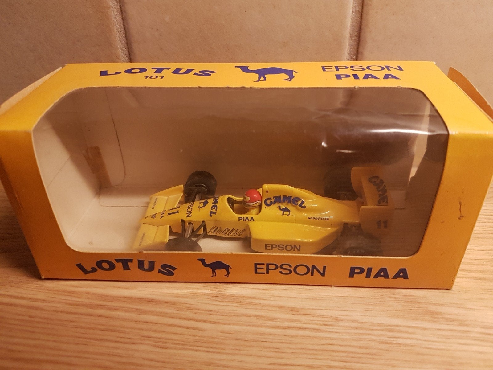f1 lotus 101 Nelson piquet 1989, Hobby en Vrije tijd, Modelauto's | 1:43, Ophalen of Verzenden, Zo goed als nieuw, Auto, Overige merken