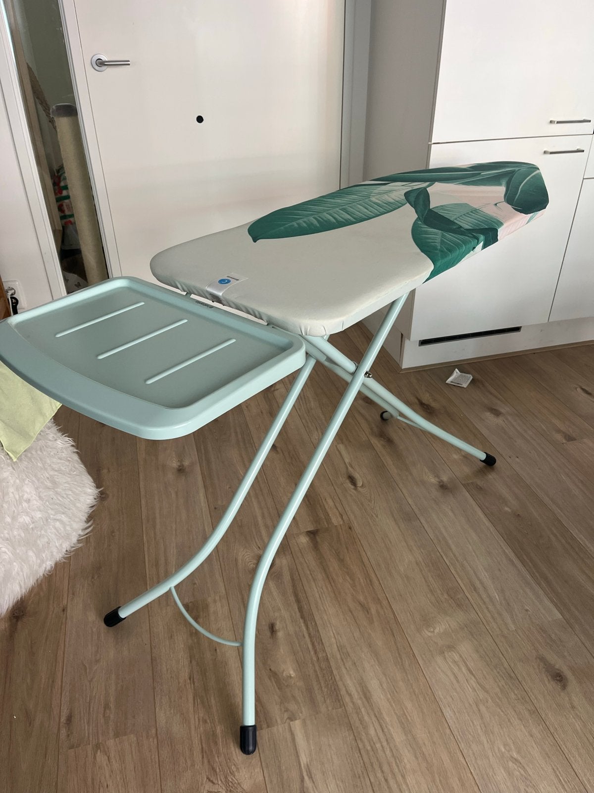 Brabantia Strijkplank met Tropisch Bladmotief en Strijkijzer, Ophalen, Zo goed als nieuw, Strijkijzer met snoer