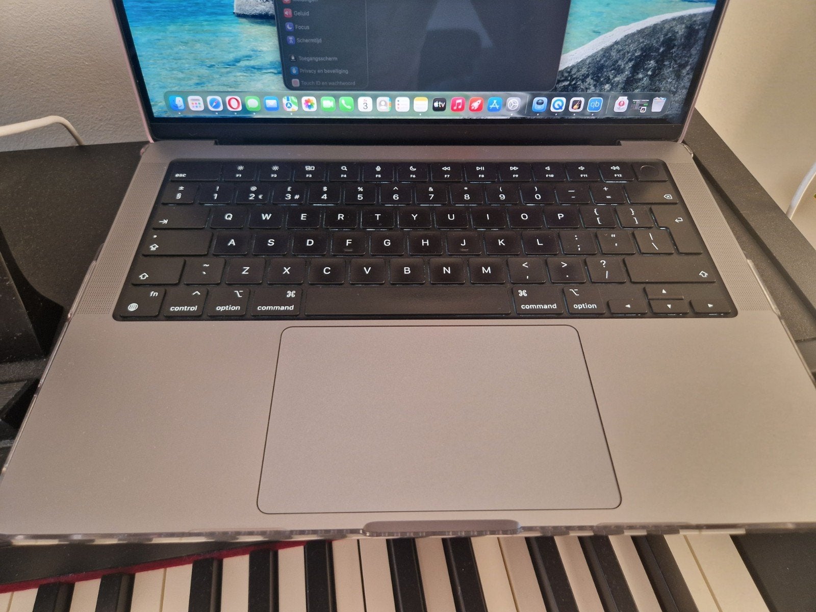 Foto 3 van MacBook Pro M1 2021 14 inch 16GB/512GB - Zo goed als nieuw