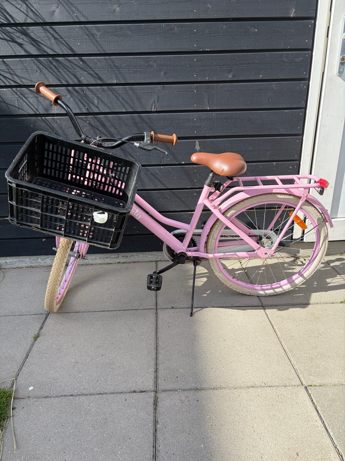Roze meisjesfiets 22 inch met mandje, Fietsen en Brommers, Ophalen, 22 inch, Gebruikt, Velgrem