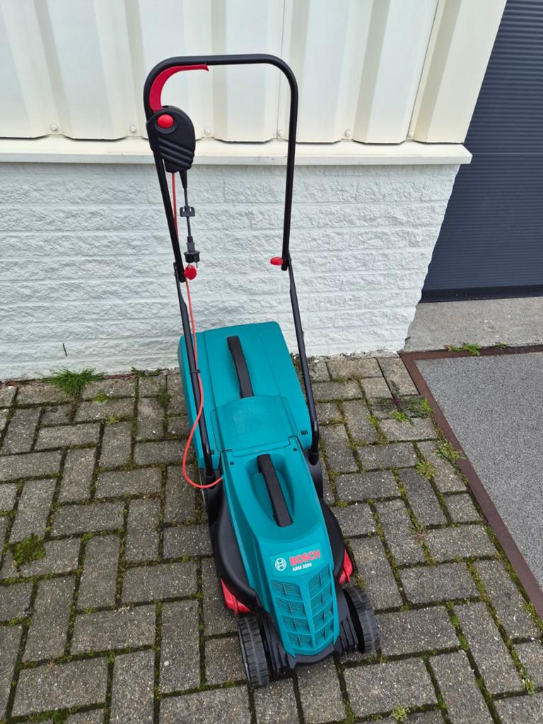 Bosch grasmaaier met verstelbare duwstang en opvangbak, Tuin en Terras, Grasmaaiers, Cirkelmaaier, Gebruikt, Elektrische grasmaaier