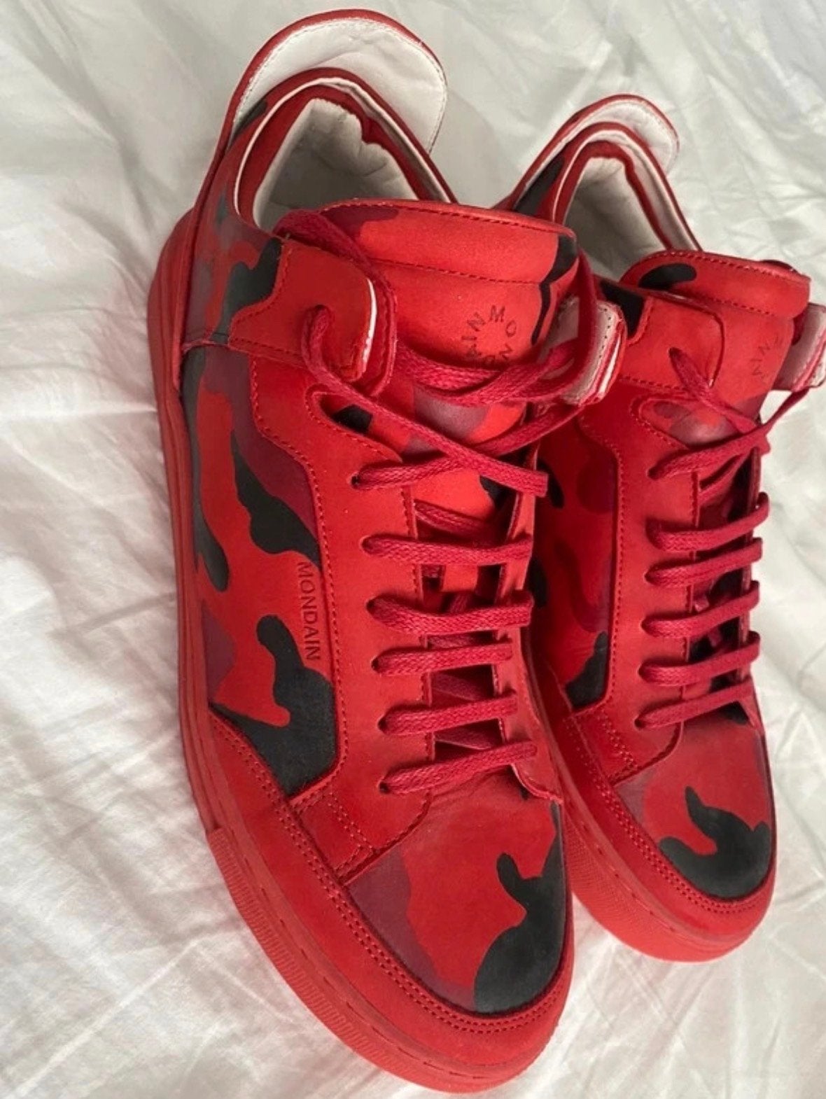 Mondain Amsterdam sneakers rood camouflage - Maat 42, Ophalen of Verzenden, Nieuw, Overige kleuren, Sneakers of Gympen
