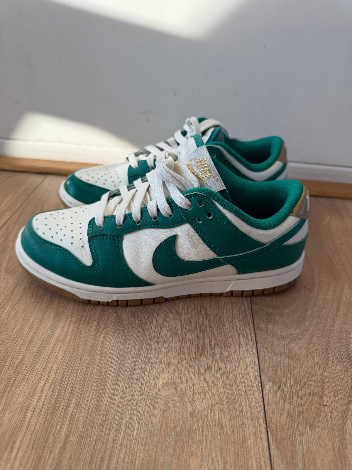 Nike Dunk Low Retro Groen Wit Maat 35.5, Ophalen of Verzenden, Gedragen, Groen, Sneakers of Gympen