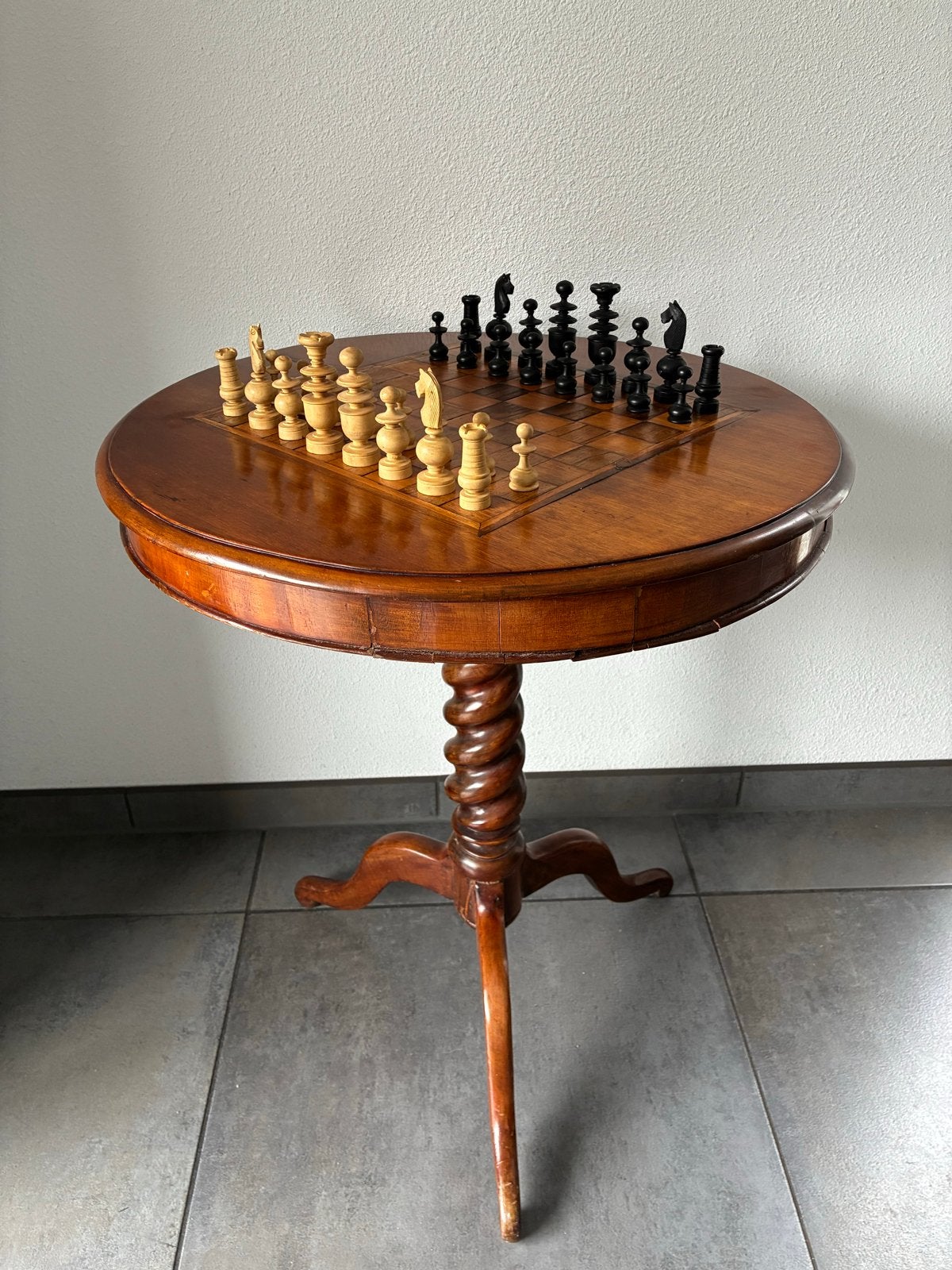 Antieke schaaktafel met schaakstukken, Ophalen, Gebruikt