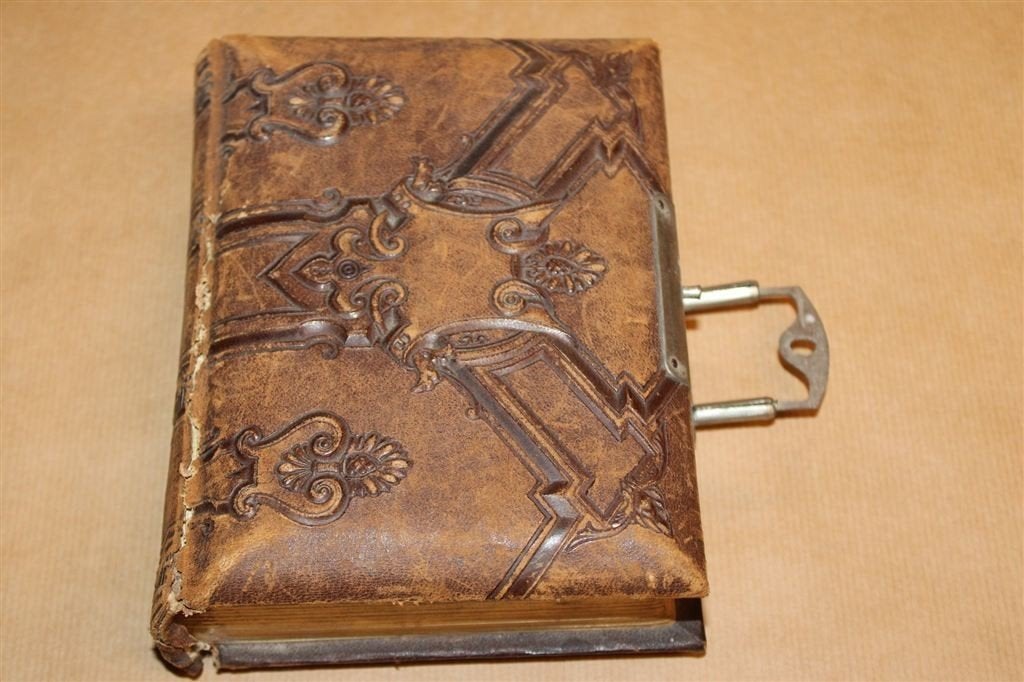 Antiek Fotoalbum ca. 1900 — Leer, Slot en Goud op Snee, Antiek en Kunst, Antiek | Boeken en Bijbels, Ophalen of Verzenden