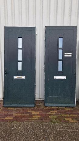 2 x Voordeur deur  ( 269 )
