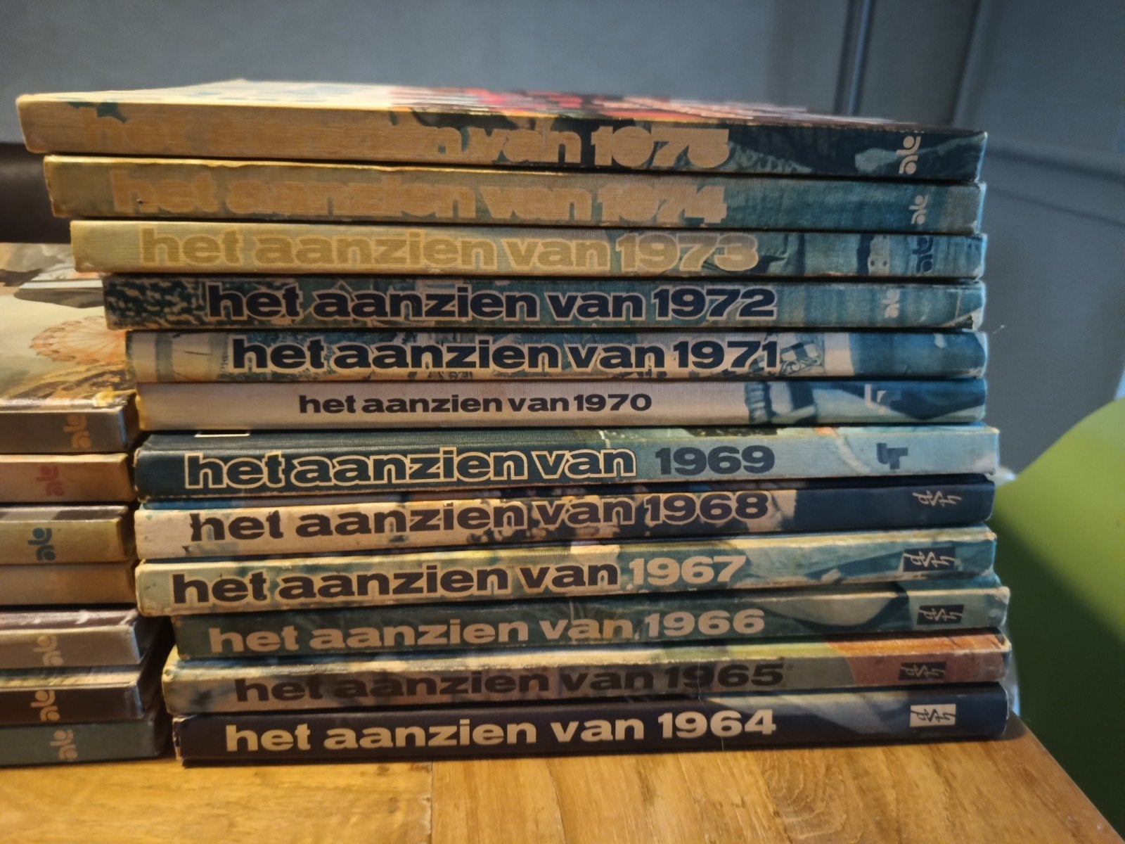 Het Aanzien van 1964 t/m 1993 - Complete Jaargangen, Boeken, Ophalen of Verzenden, Gelezen, Overige typen