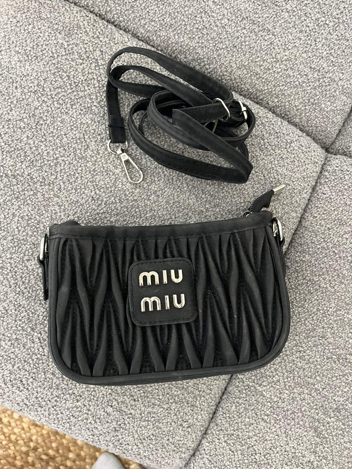 Miu Miu handtasje zwart, Sieraden, Tassen en Uiterlijk, Tassen | Damestassen, Ophalen of Verzenden, Zo goed als nieuw, Zwart, Handtas