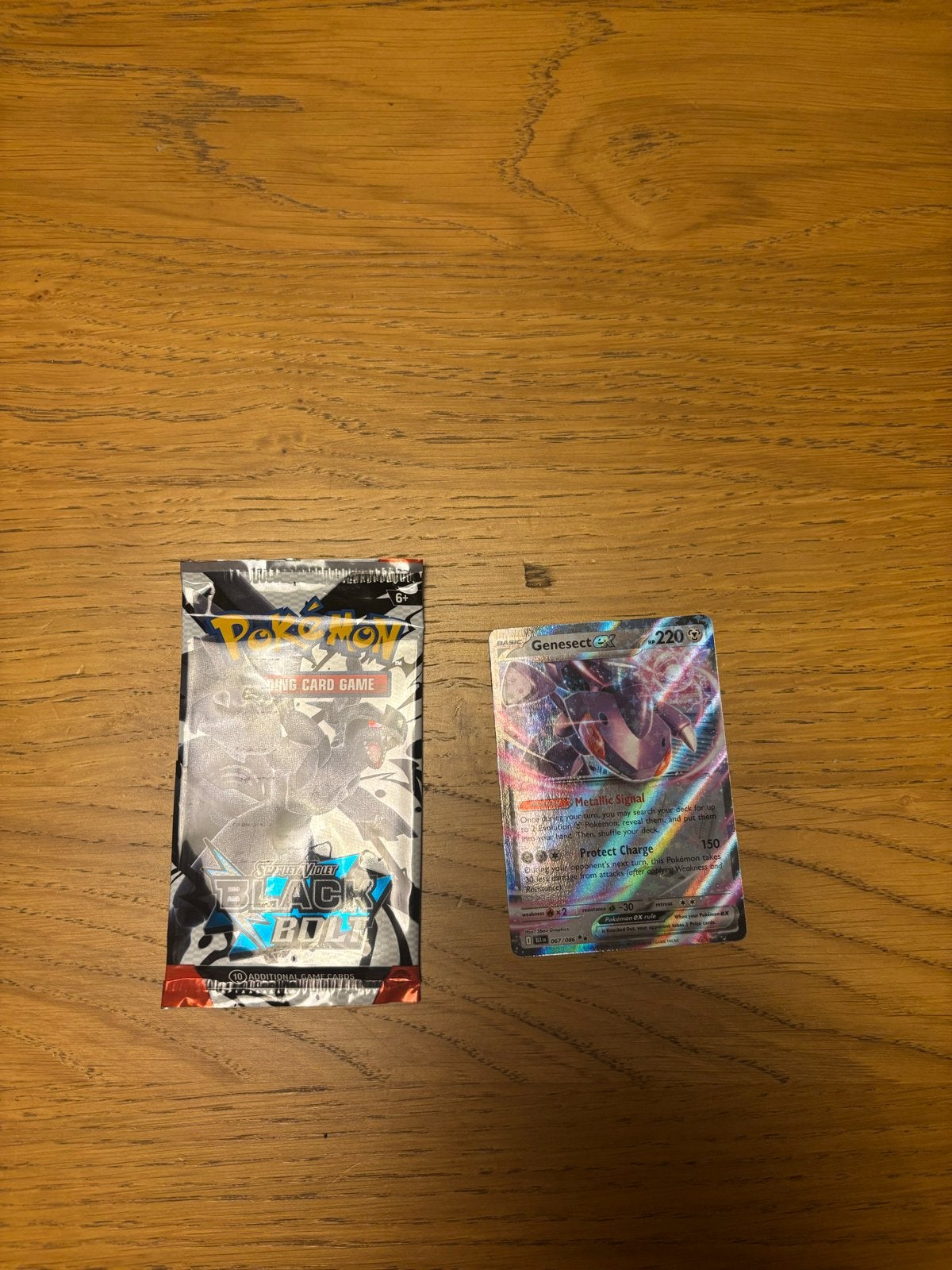 Pokémon TCG: Genesect V kaart & Black & Bolt booster, Ophalen of Verzenden, Zo goed als nieuw, Losse kaart
