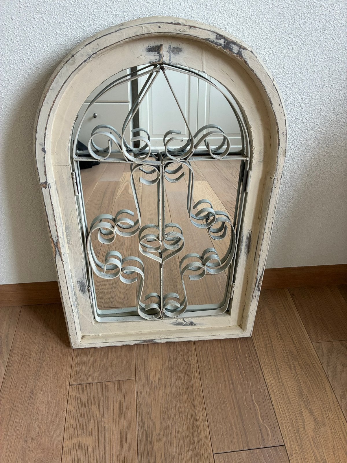 Decoratieve spiegel met luiken - Brocante stijl