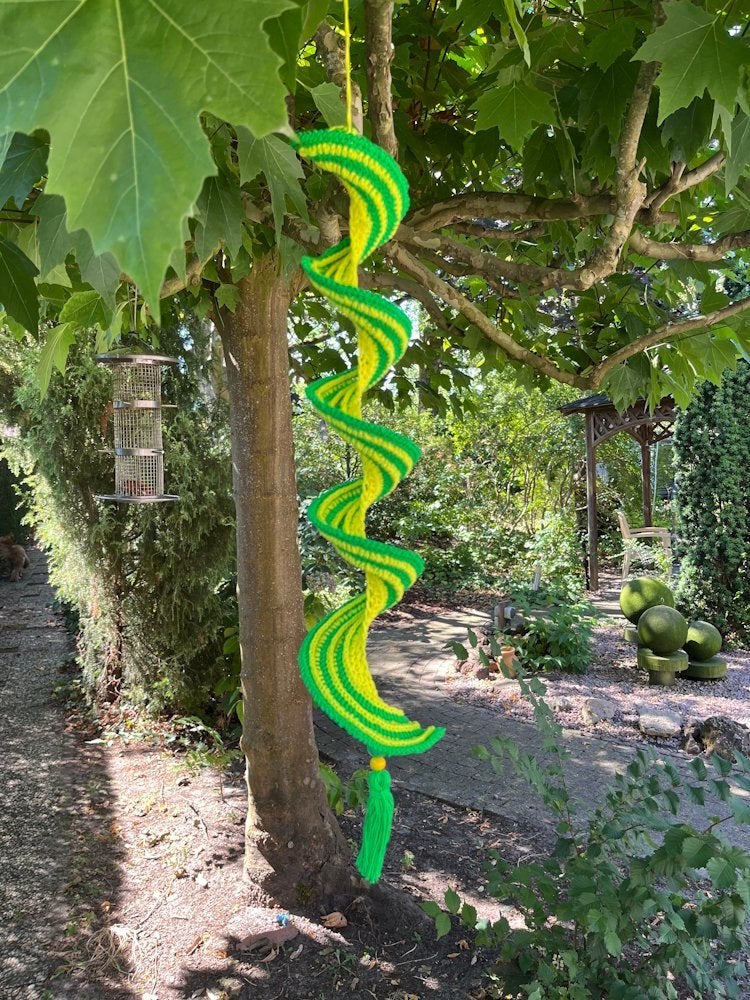 Windspinner Lowlands yellow green versiering festival, Info@kinderworkshops-petra-dongen.nl, P Gillisstraat, Nieuw, Kinderworkshops Petra