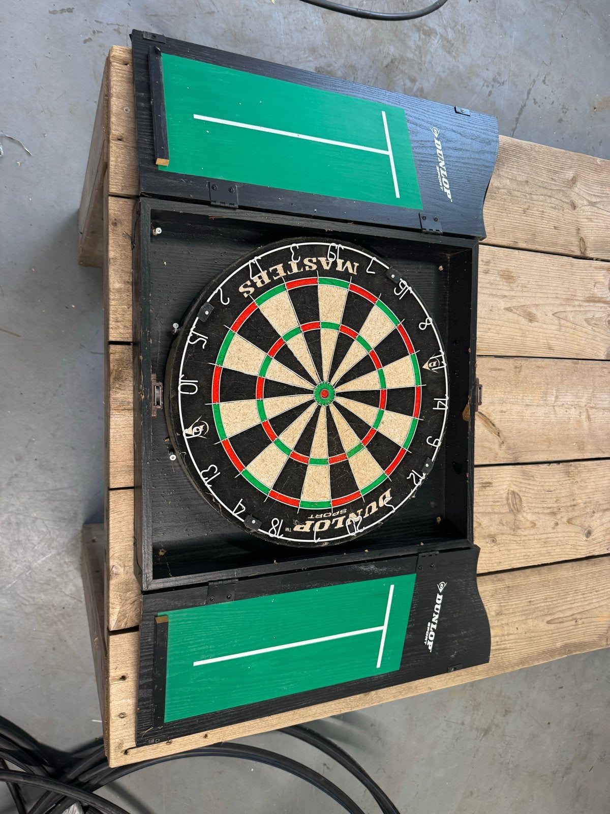 Dunlop Masters Dartbord met Houten Kast, Sport en Fitness, Ophalen of Verzenden, Gebruikt, Dartbord