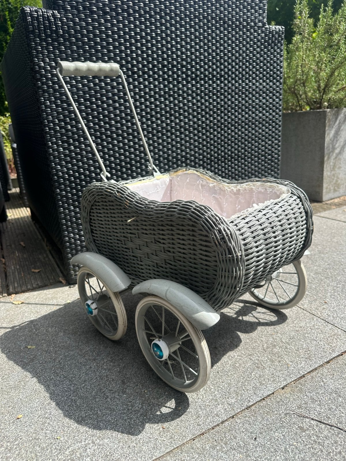 Vintage rieten poppenwagen - grijs, Ophalen, Gebruikt, Overige typen