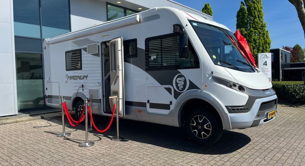 Off grid comfortabele Elnagh Magnum camper, Particulier, Half-integraal