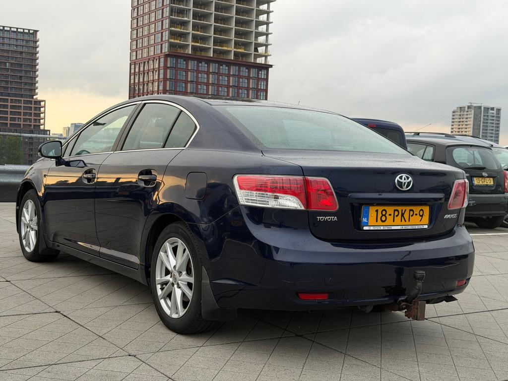 Toyota Avensis 1.8 VVTi Business 1e Eig Dealer OH! NL Auto 6, Auto's, Toyota, Voorwielaandrijving, Euro 5, 15 km/l, Blauw