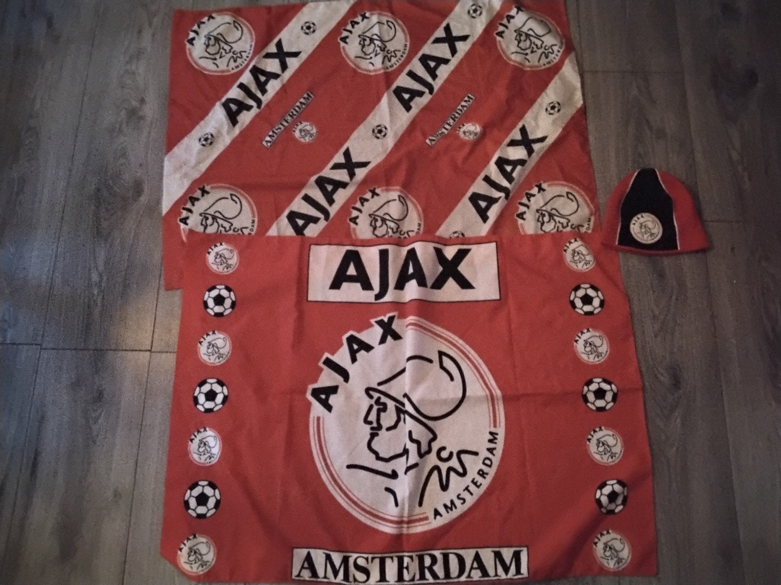 2 ajax vlaggen en ajax muts, Verzamelen, Ophalen of Verzenden, Zo goed als nieuw, Ajax