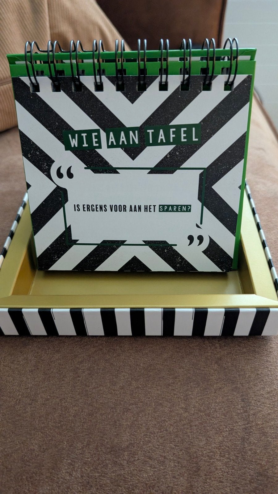 Wie aan tafel? Familie - Vragenvuur voor het gezin, Hobby en Vrije tijd, Ophalen of Verzenden, Zo goed als nieuw