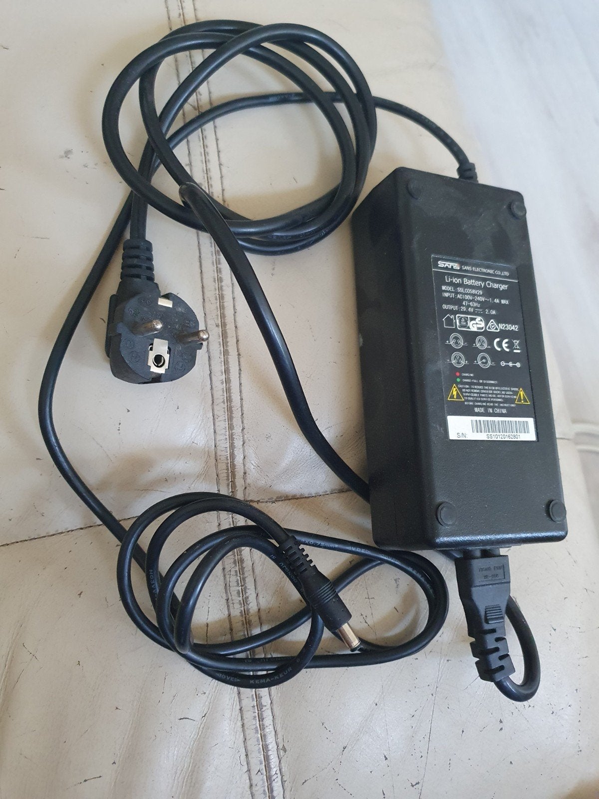 SANS Li-ion Batterijlader SSL058V29 - 29.4V 2.0A, Ophalen, Gebruikt