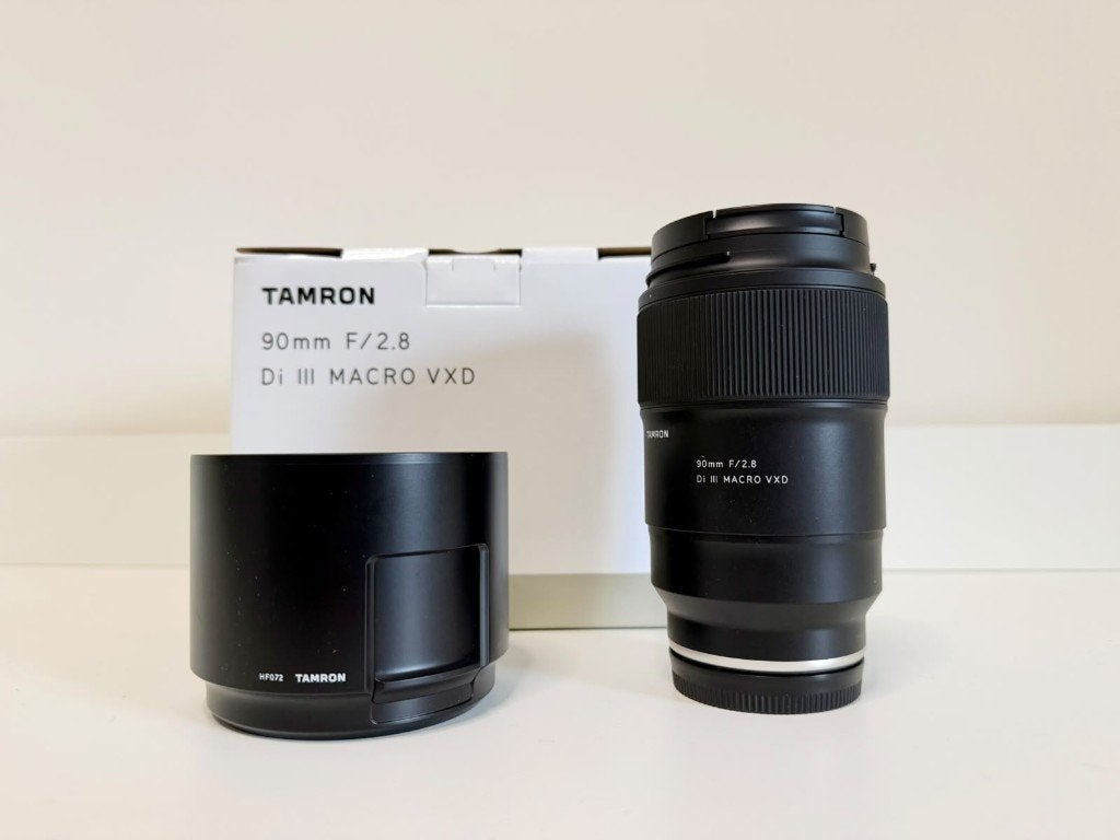 Tamron 90mm f/2.8 Di III Macro VXD, Sony E-mount, met doos, 90 mm, Sony E-mount, Ophalen of Verzenden, Zo goed als nieuw