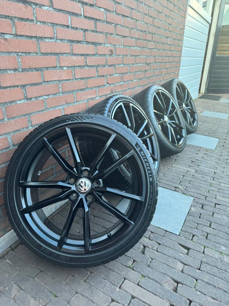 OEM Volkswagen Golf Pretoria velgen 19 inch, 19 inch, Velg(en), Ophalen of Verzenden, 235 mm