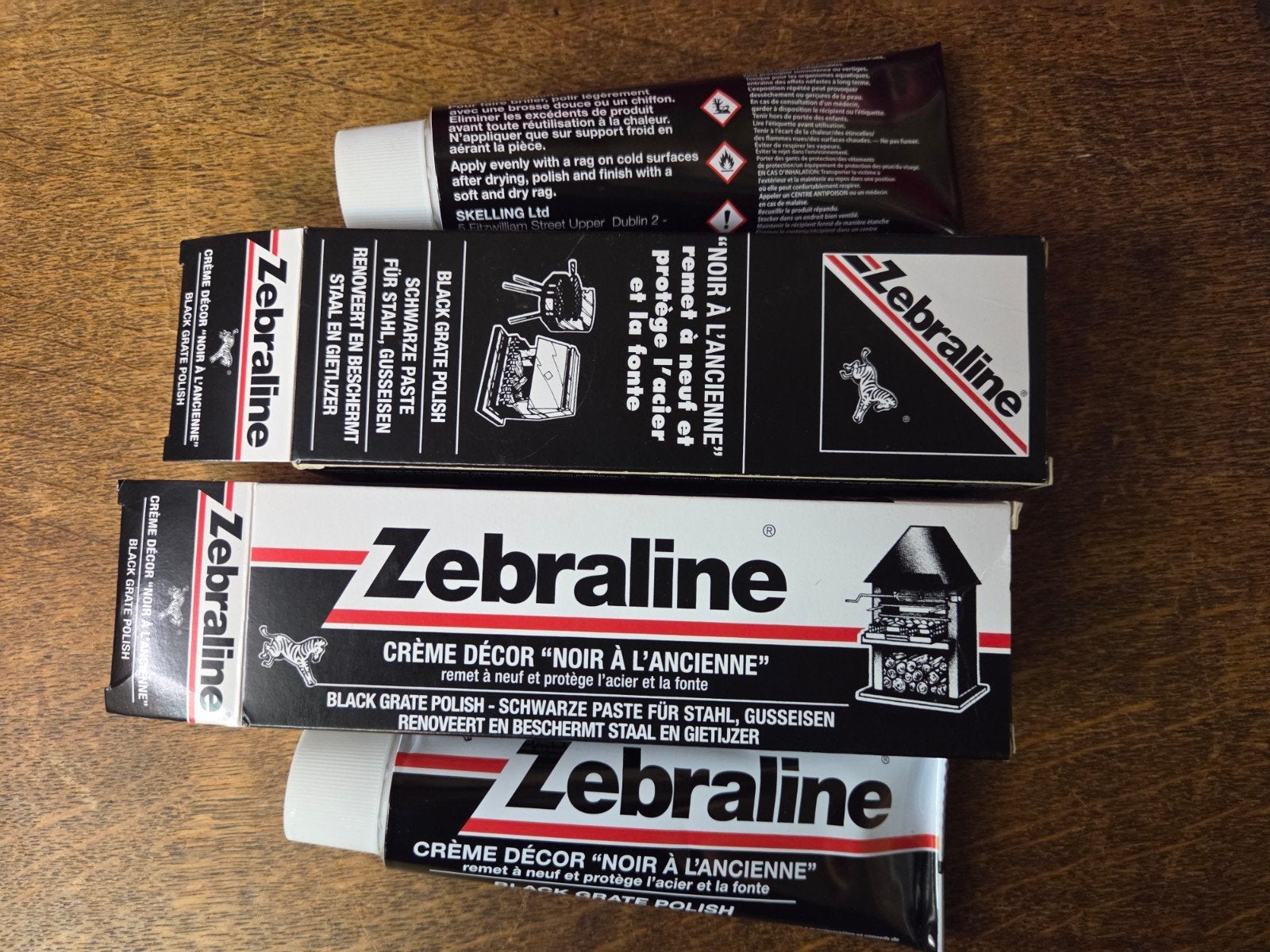 2 ongeopende tubes zebraline kachelpoets, Verzenden, Nieuw, Wit