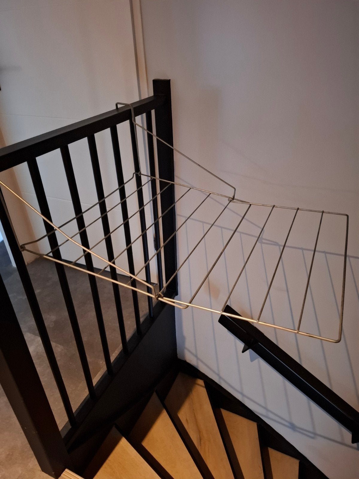 Vintage metalen wasrek met uitklaprek voor traphek, Ophalen, Gebruikt, Wasrek