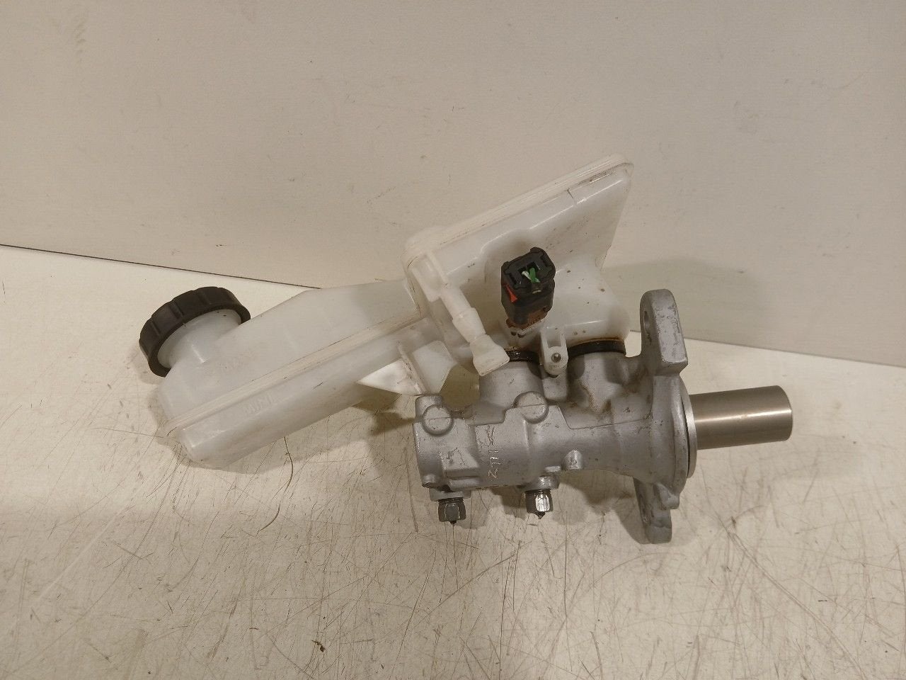 Hoofdrem cylinder Peugeot 2008, Onderdelen@venauto.nl, Van der Ven Autorecycling B.V., Gebruikt, Ettenseweg 76, 4706 PB Roosendaal, The Netherlands