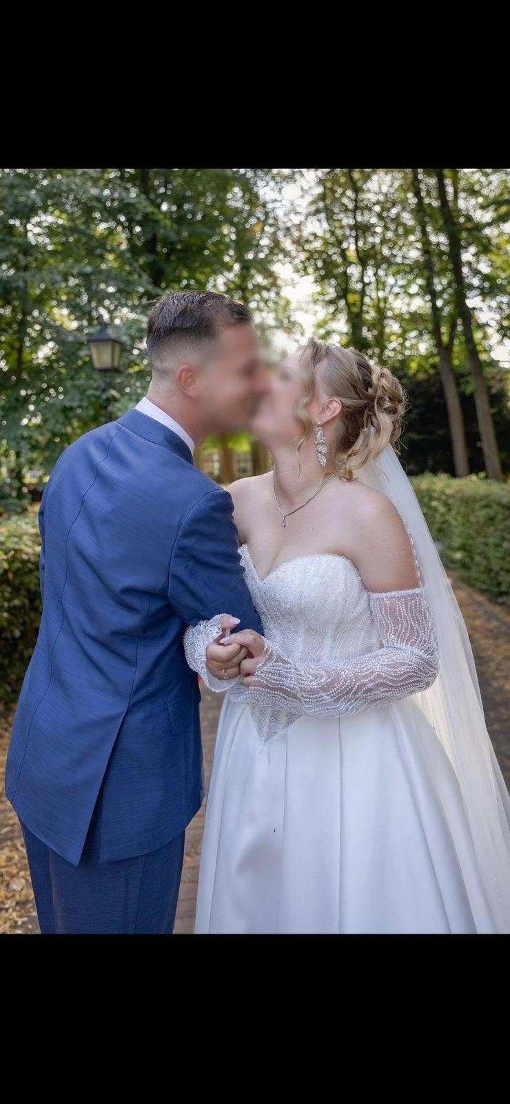 Foto 4 van Prachtige satijnen trouwjurk met korset