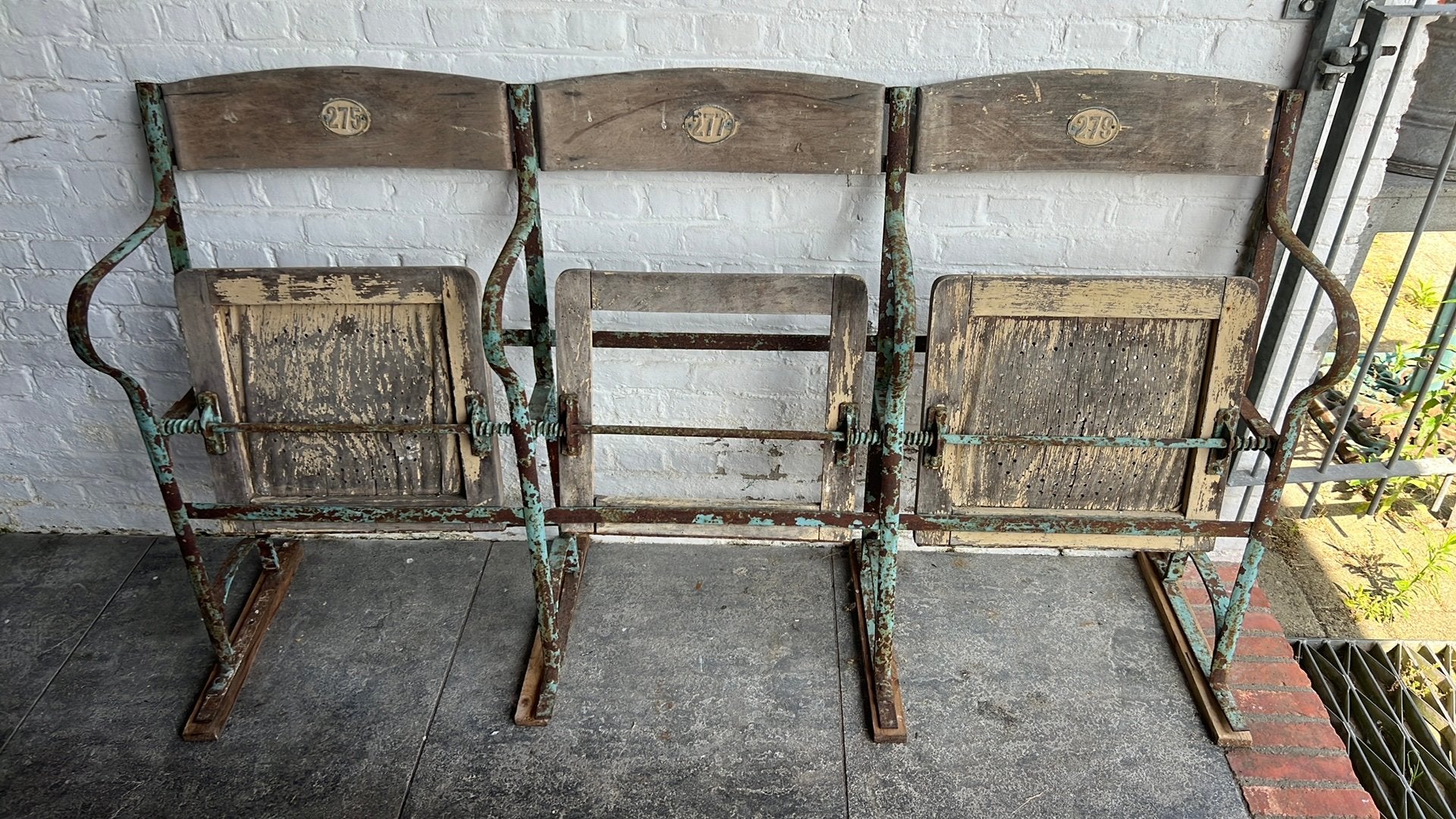 Drie delige antieke bioscoopbank/stoelen, Ophalen