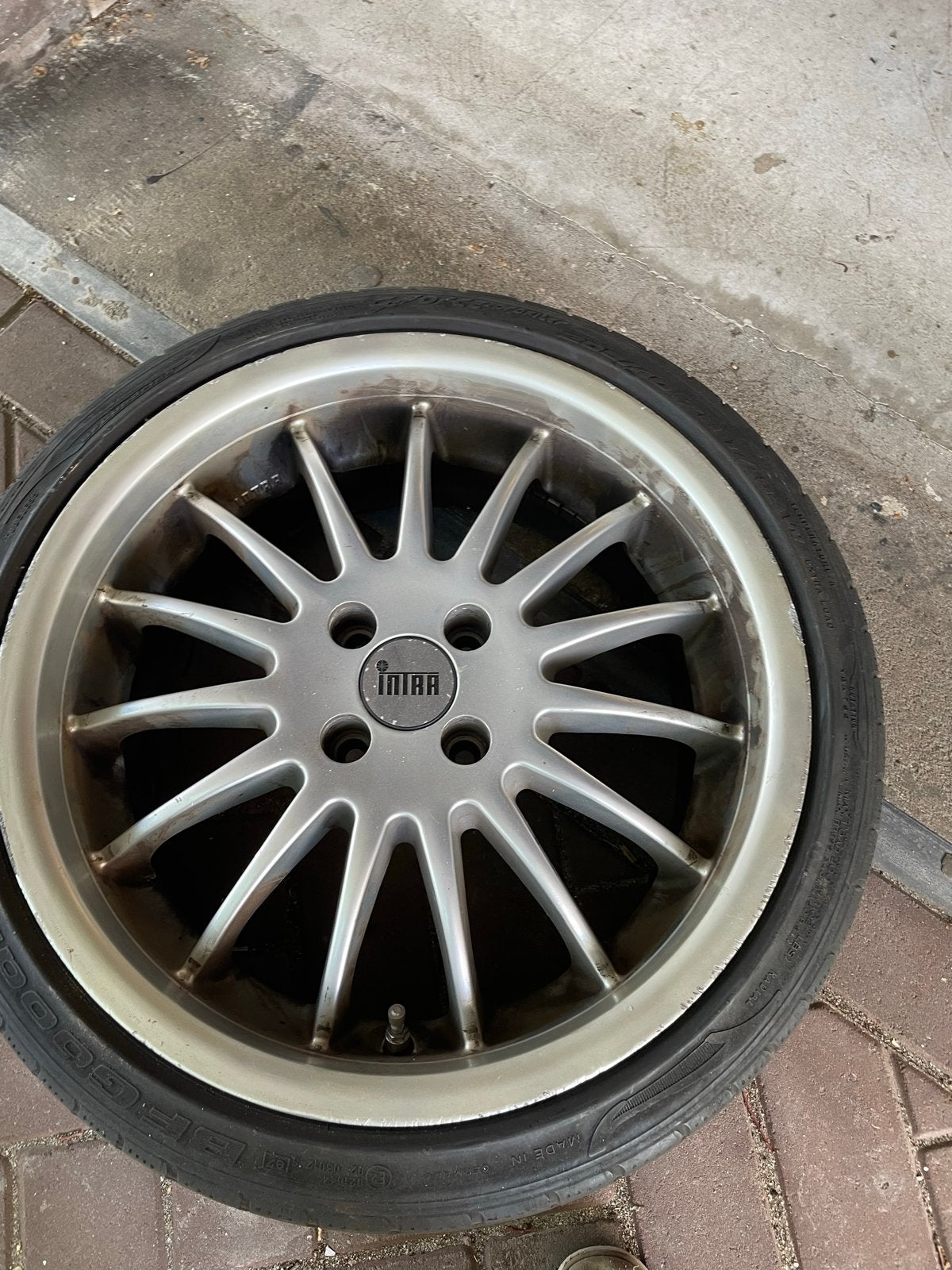 Intra 17 inch velgen met 205/40 ZR17 banden, Gebruikt, Banden en Velgen, 17 inch, Personenwagen