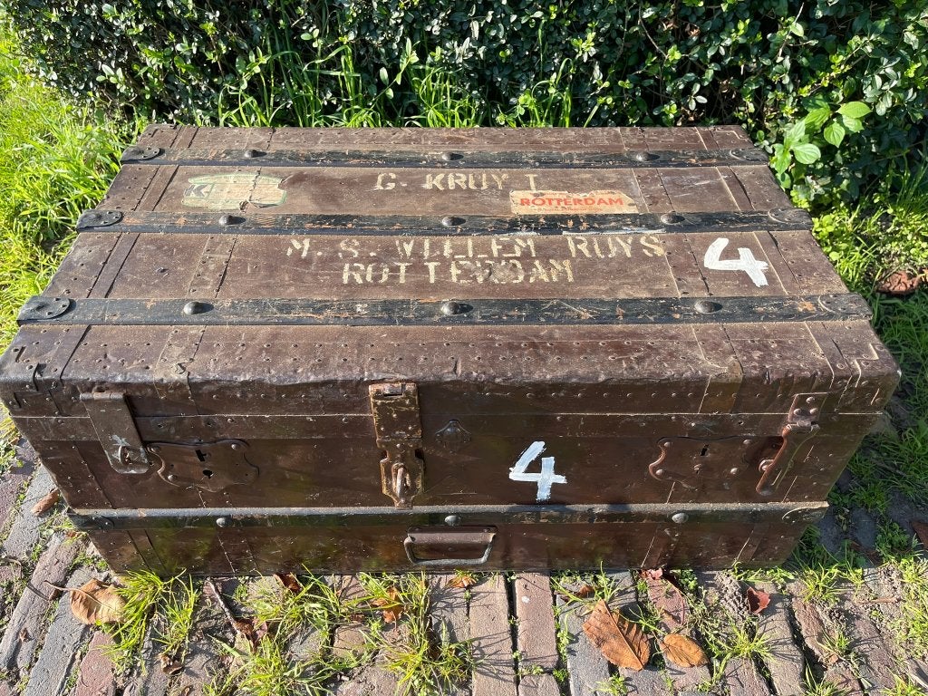 Antieke hutkoffer van passagiersschip MS Willem Ruys, Ophalen, Gebruikt, Gebruiksvoorwerp