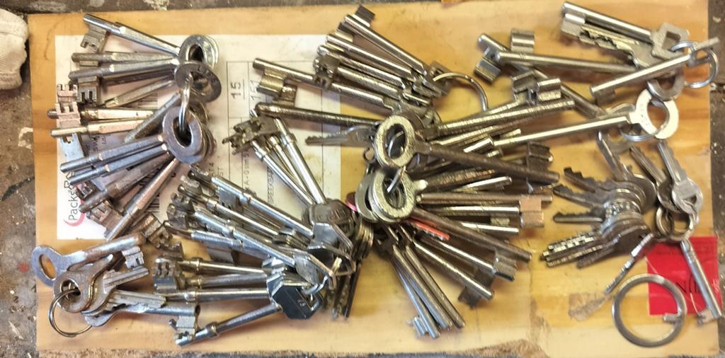 Diverse sleutels, verschillende merken en soorten, Ophalen