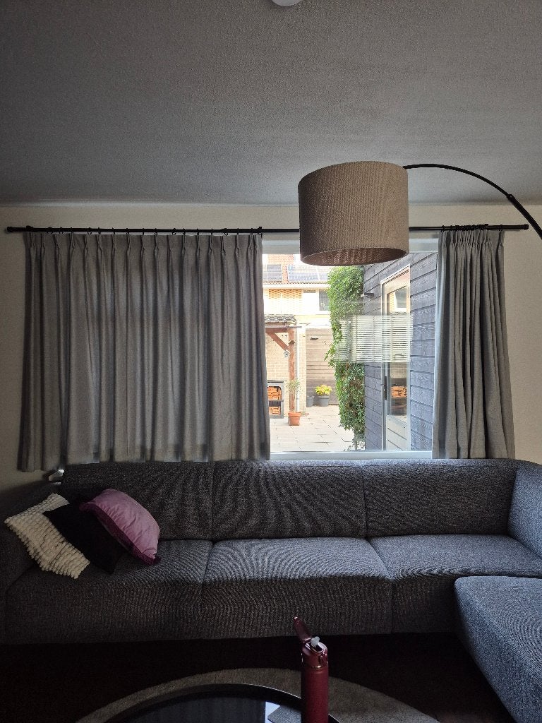 Grijze verduisterende gordijnen Hema, Huis en Inrichting, Ophalen, Overige merken, 150 cm, Zo goed als nieuw