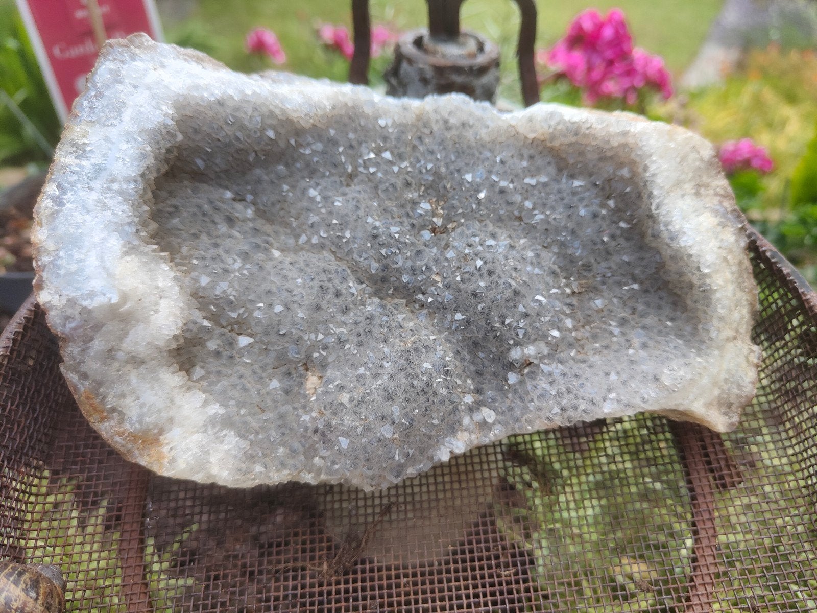 Kwarts met donkere puntjes in het kristal (Goethiet), Ophalen