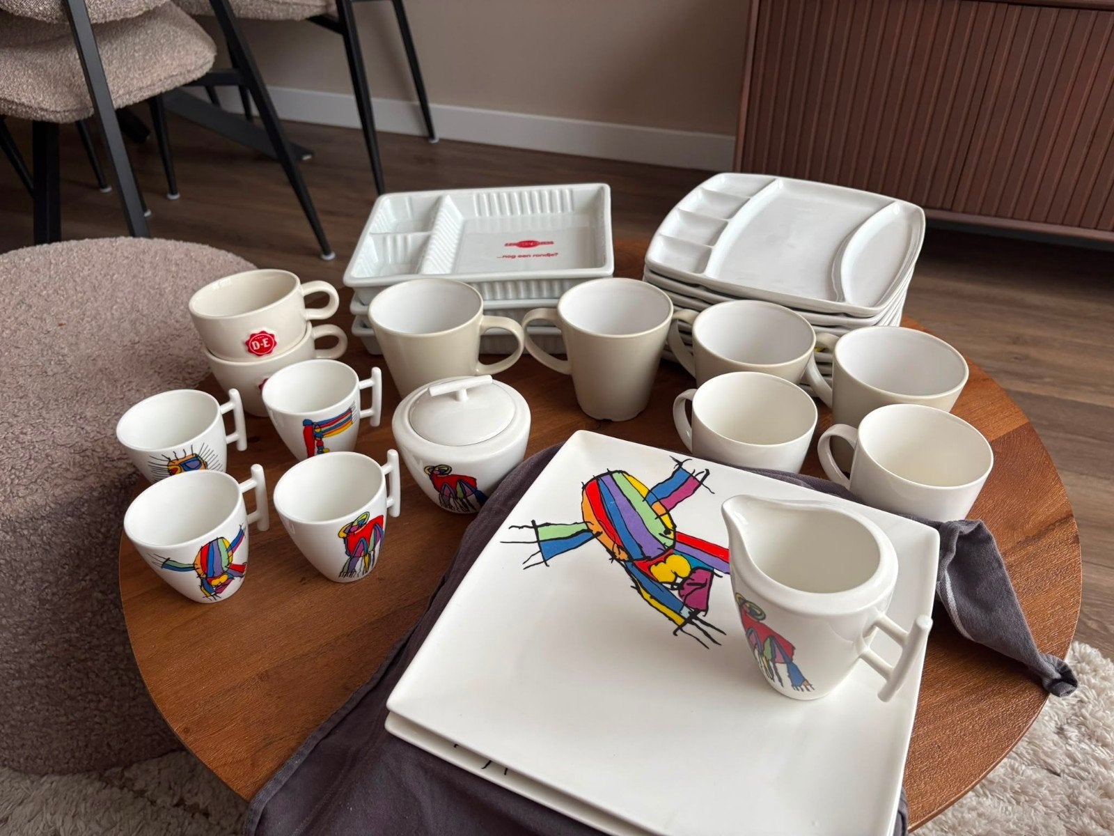 Divers servies GRATIS, Ophalen, Porselein, Overige stijlen, Kop(pen) en/of Schotel(s)