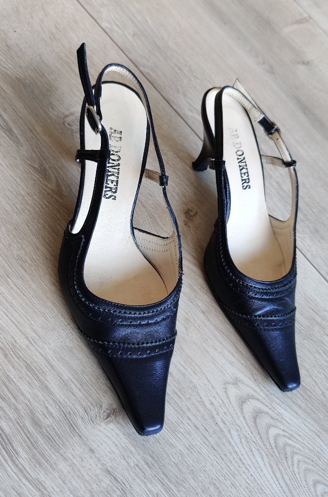 Zwart lederen damesschoen/slingback van Ab Donkers maat 34, Zwart, Ophalen of Verzenden, Zo goed als nieuw, Schoenen met lage hakken