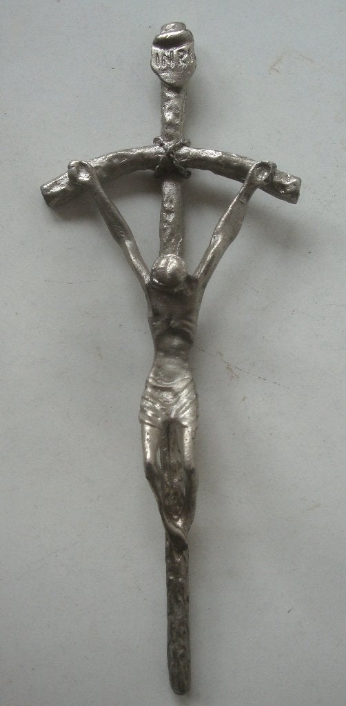 Tinnen kruisbeeld met ophangoog, 14 cm lang, 5 cm breed, Antiek en Kunst, Antiek | Tin, Ophalen of Verzenden