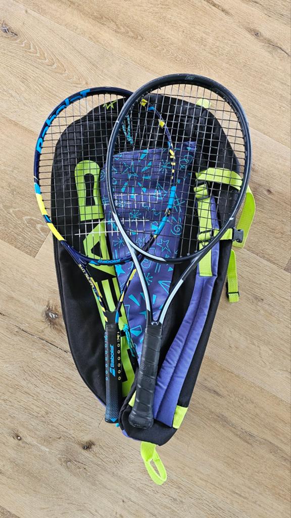 2 kinder tennisrackets (Babolat & Head) met Head tennistas, Sport en Fitness, Tennis, Ophalen of Verzenden, Gebruikt, Racket, Head