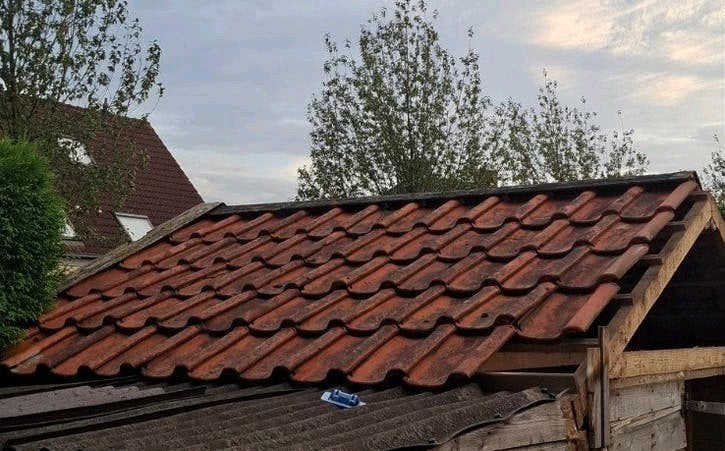 110 keramische dakpannen - Jos. Kurstjens Tegelen Holland, Doe-het-zelf en Verbouw, Ophalen, Gebruikt, Rood, Dakpannen