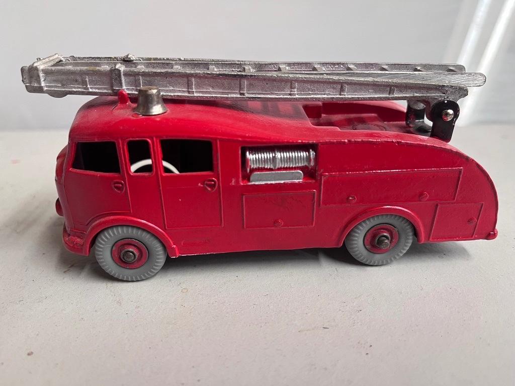 Dinky toy 955 Commer brandweer auto, Ophalen of Verzenden, Zo goed als nieuw, Bus of Vrachtwagen, Dinky Toys