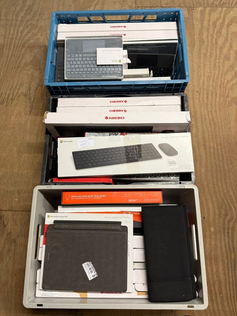 toetsenborden, Computers en Software, Ophalen, Gebruikt, Info@opruimdeals.nl, Nijverheidscentrum 44