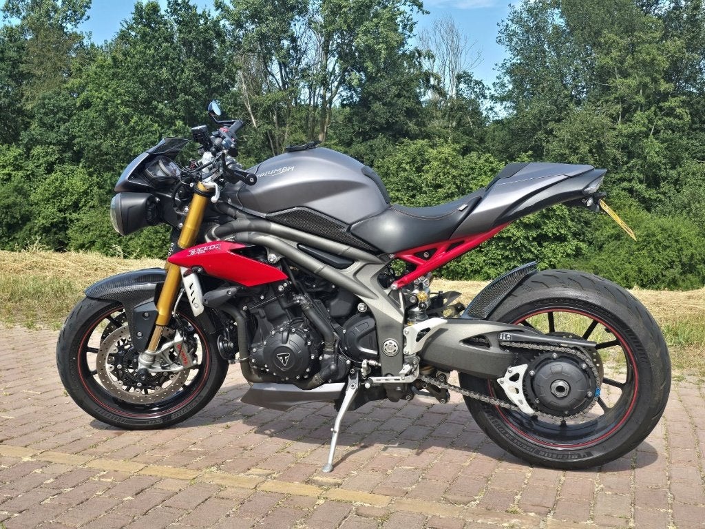 Triumph Speed Triple R (bj. 2016), Motoren, Motorrijbewijs A, Handvatverwarming, Gebruikt, 3 cilinders