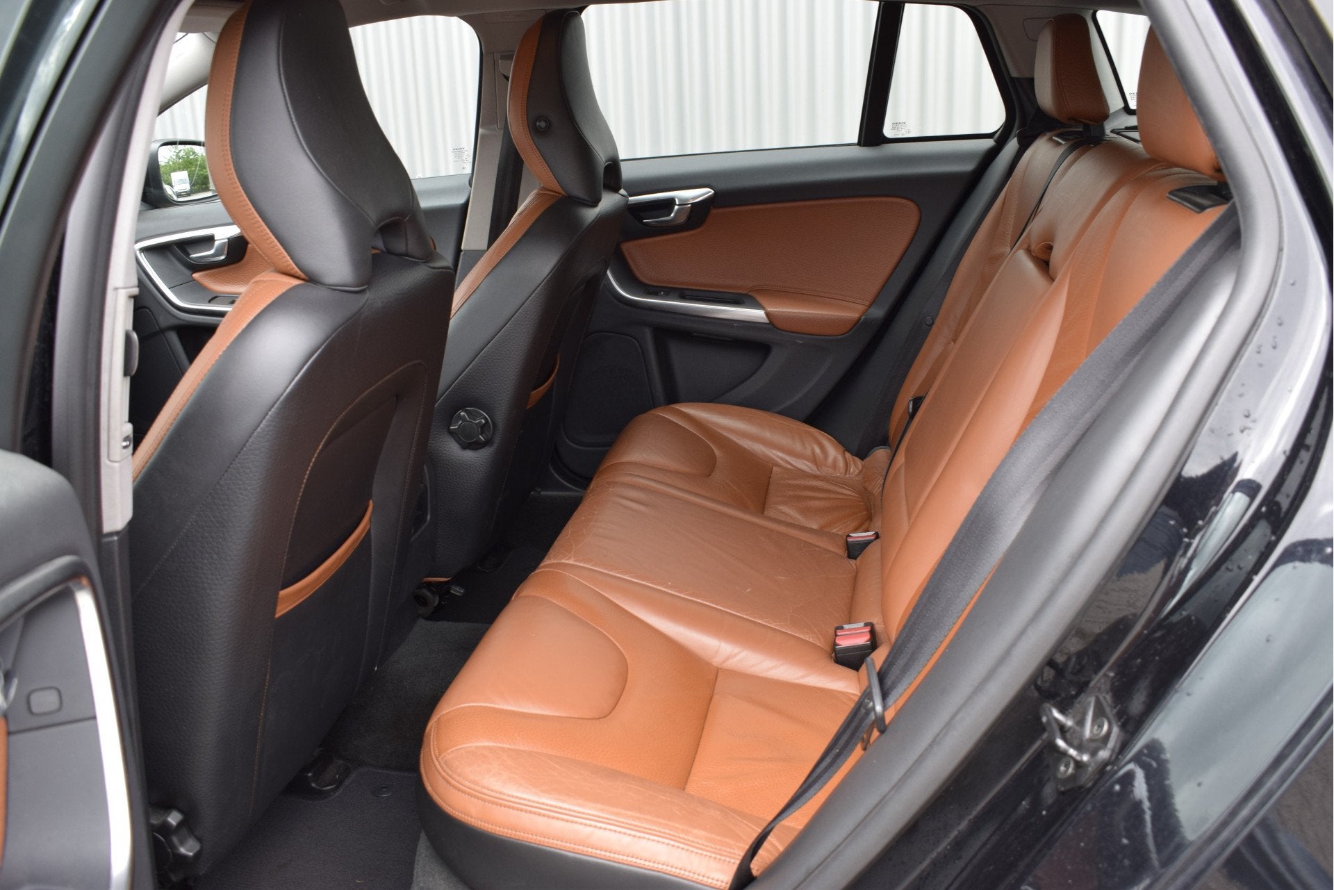 Volvo V60 1.6 T4 Kinetic Leder, Trekhaak, Navi, Cruise Autom, Auto's, Gebruikt, 4 cilinders, 179 pk, Zwart