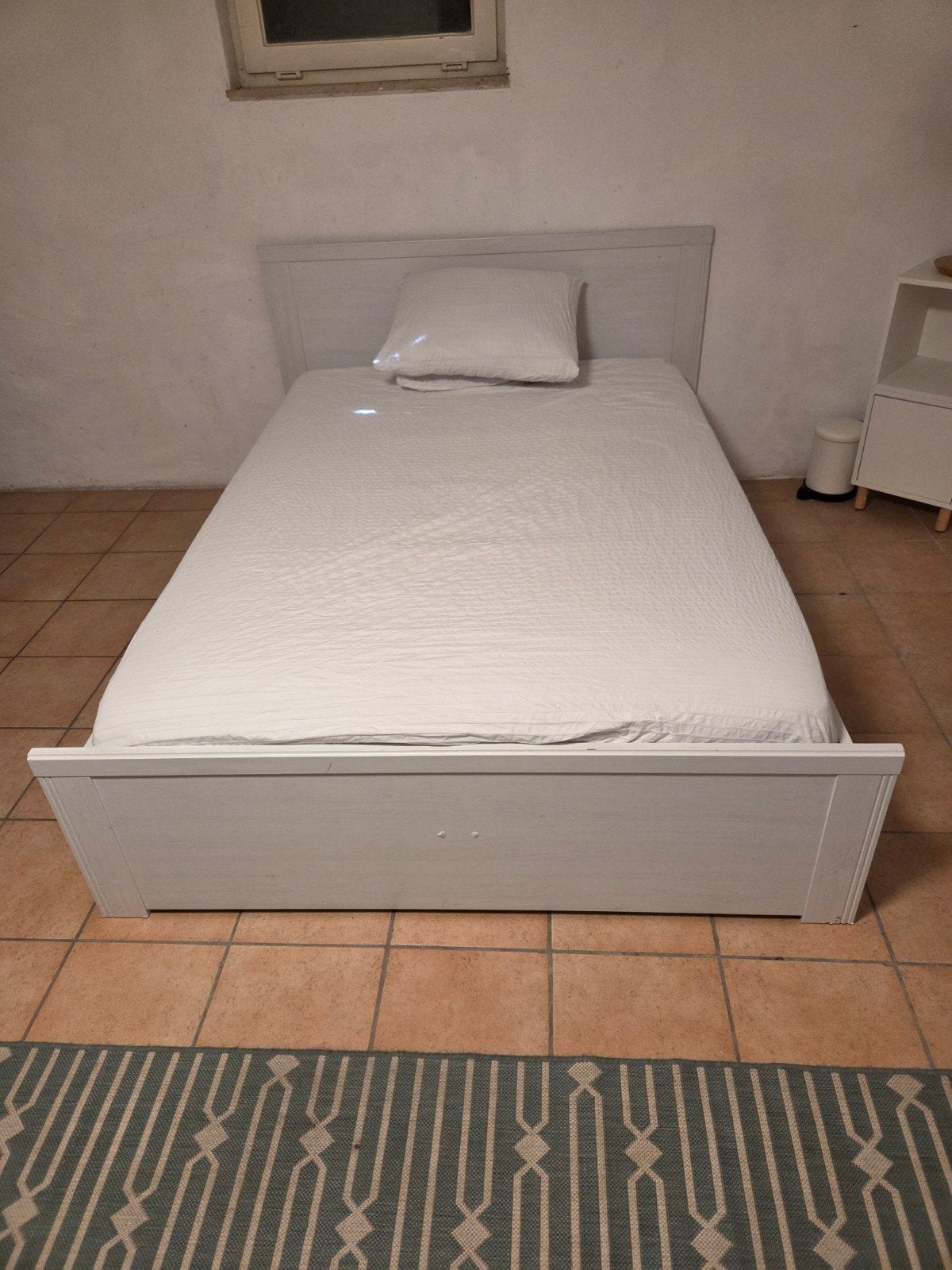 IKEA Brusali bed 140x200 cm met lades, lattenbodem & matras, Ophalen, Gebruikt, Wit, Tweepersoons