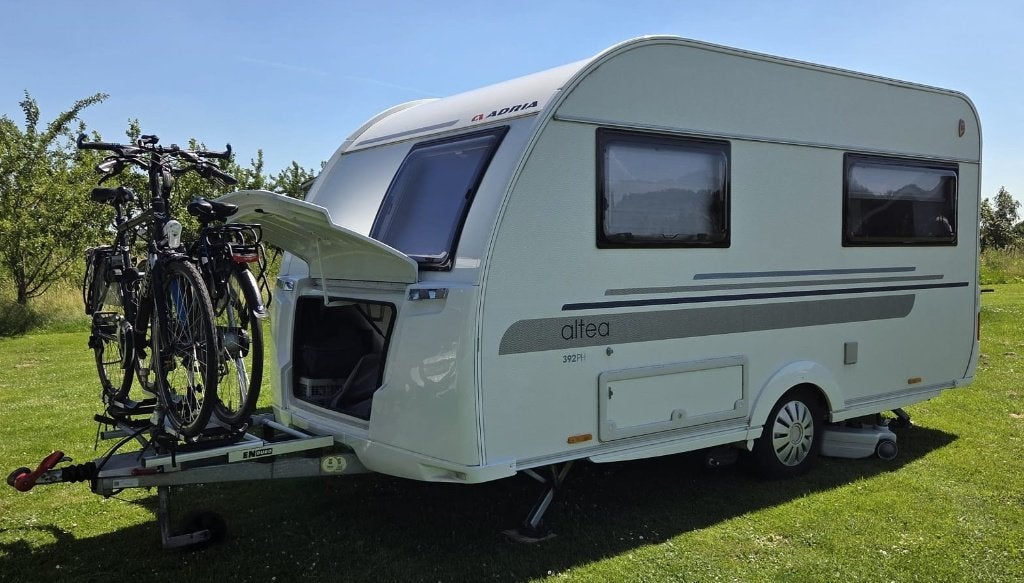 Adria Altea 392 PH MOVER-LUIFEL-VLOERVERW-OFF GRID-AIRCO, Vast bed, Treinzit, Particulier, 6 tot 7 meter