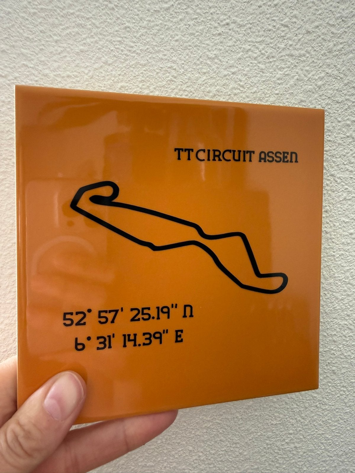 Tegel TT Assen circuit met coördinaten, Ophalen of Verzenden