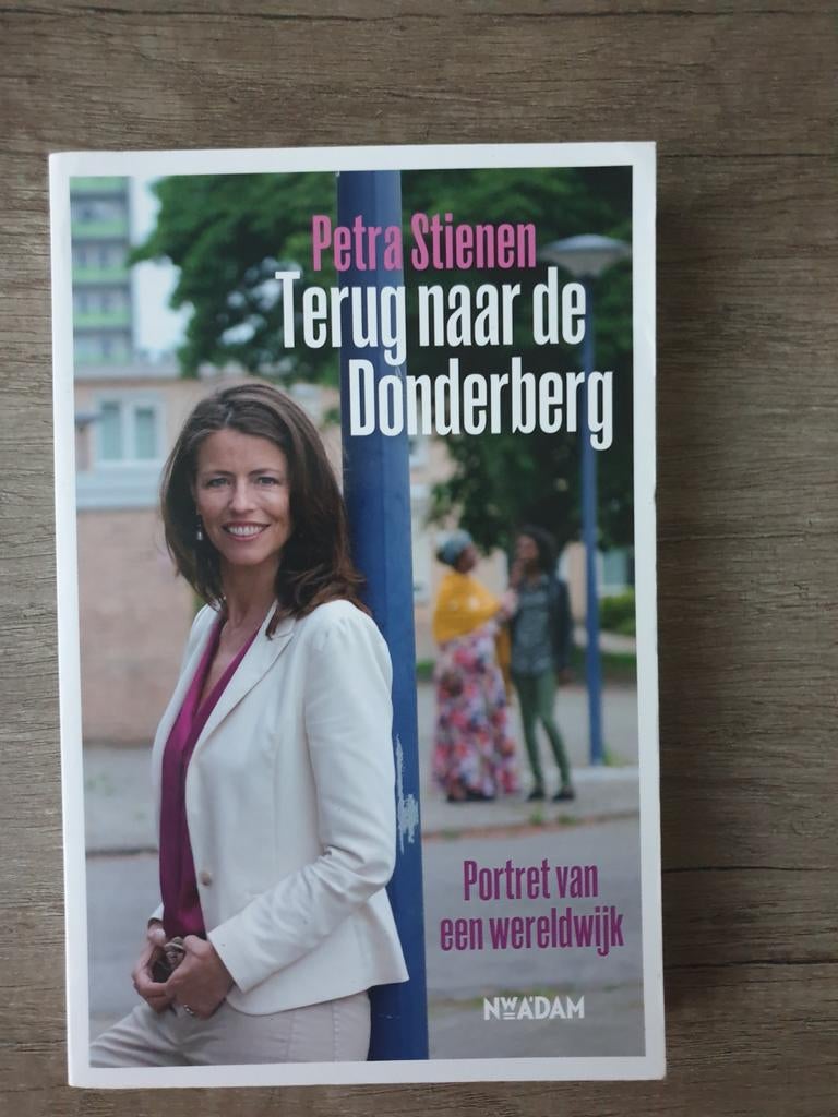 Terug naar de Donderberg - Petra Stienen, Ophalen of Verzenden, Gelezen