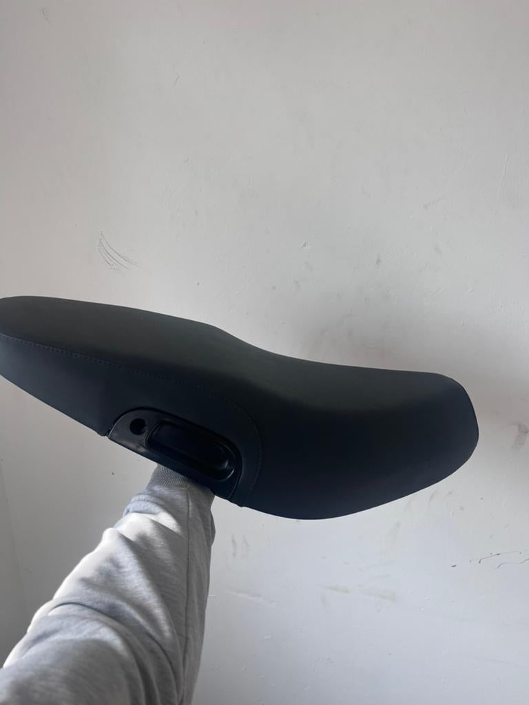 Zip sp98 zip type zadel, Ophalen of Verzenden, Zo goed als nieuw, Zadel, Piaggio